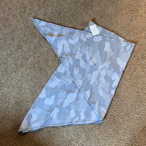 Lululemon All You Need Scarf so many ways to wear it, sweat wicking Luon fabric - Picture 2 of 7